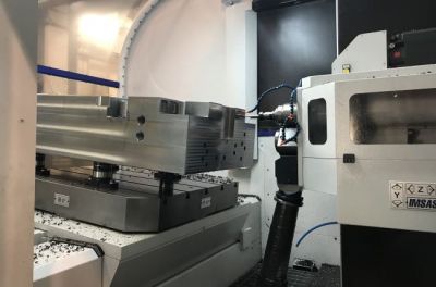 Immagine: The new IMSA gets into Micromeccanica machine fleet. A new machine comes into the deep drilling department which is dedicated to the plates processing up to 6 tons, 1.900 mm diagonal (diameter in rotation within the machine structure)